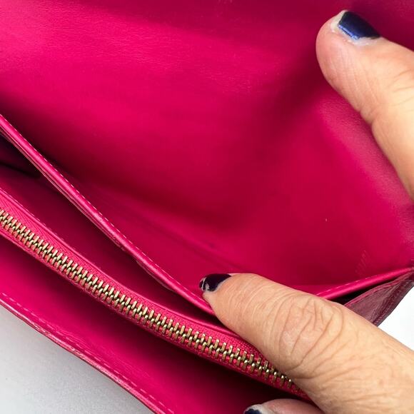 GUC Preowned Louis Vuitton Red Vernis Sarah Wallet - Picture 10 of 11